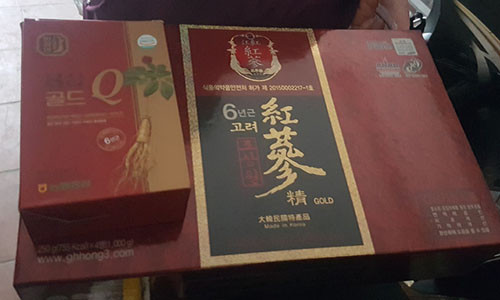 Hộp cao hồng sâm được bán cho các cụ với giá 9,8 triệu đồng. Ảnh: PV