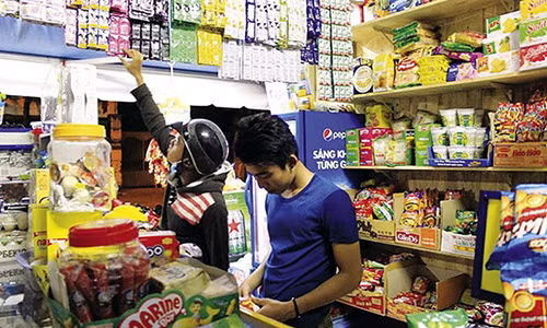 Mất một số tiền nhỏ nhưng việc buôn bán tại cửa hàng tạp hóa trở nên thuận tiện, khoa học.