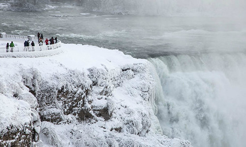 Thác Niagara ở Canada đóng băng vì lạnh giá.