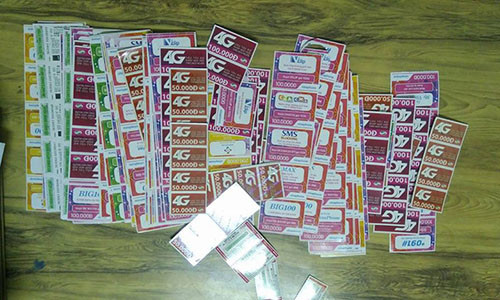 Số thẻ cào trị giá 70 triệu đồng mà anh H. đã mua, gửi mã thẻ cho kẻ lừa đảo (Ảnh công an cung cấp).