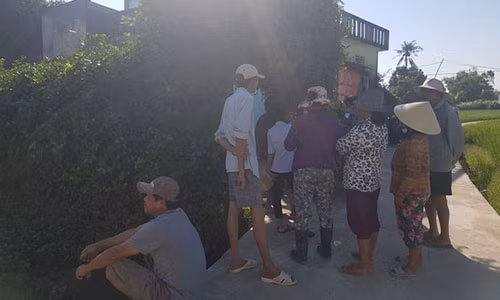 Người dân địa phương bàng hoàng trước cái chết của cụ Sơn.