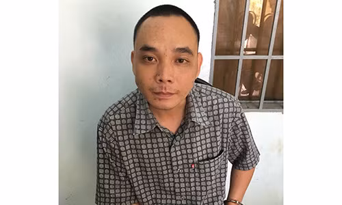 Đức khai báo tại cơ quan công an. Ảnh: C.T