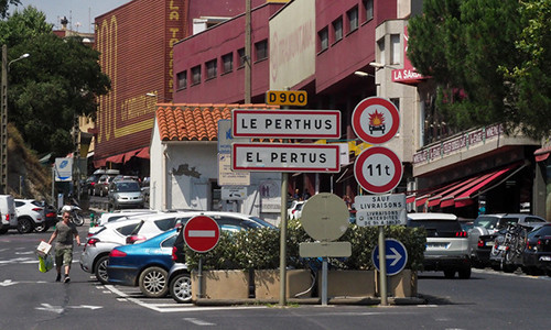 Thị trấn Le Perthus. Ảnh: Raymond Roig.