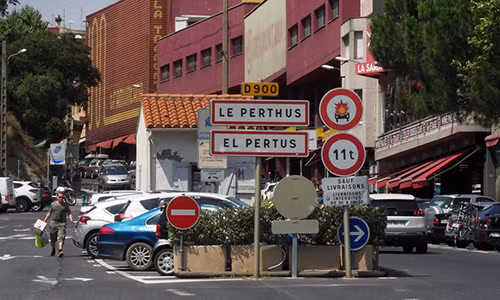 Thị trấn Le Perthus. Ảnh: Raymond Roig.