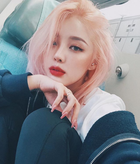 Những cô nàng kẹo ngọt có thể thử màu tóc nổi bật này để làm mới phong cách của chính mình.