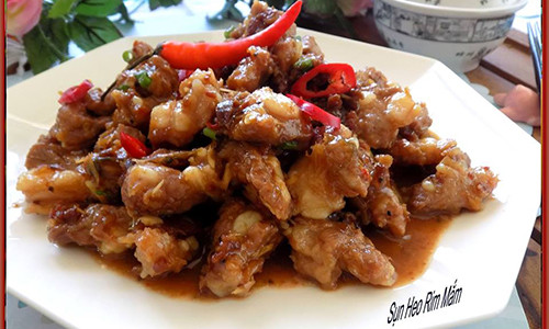 Cách làm sụn heo rim mắm cá đang được rất nhiều người quan tâm.