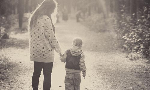 Bung mang da chua om con chay tron khoi chong