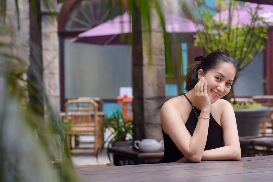 Trước đó, "Bà mẹ hai con" tự nhận là người "đẻ thuê" vì cả Kubi và Anna đều có nhiều nét giống bố Phan Hiển.