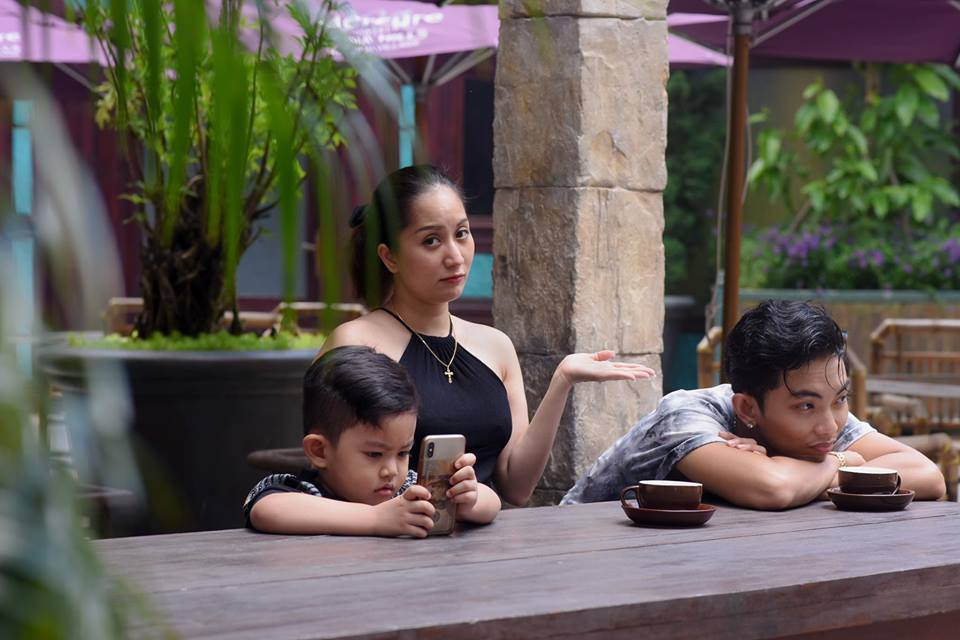 Mới đây, trên trang fanpage của cặp đôi đăng tải loạt hình ảnh của gia đình trong chuyến du lịch tại Đà Nẵng và Hội An nhận được sự quan tâm của đông đảo cư dân mạng.