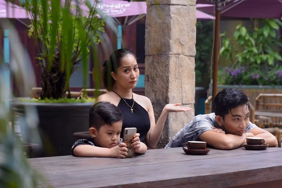 Mới đây, trên trang fanpage của cặp đôi đăng tải loạt hình ảnh của gia đình trong chuyến du lịch tại Đà Nẵng và Hội An nhận được sự quan tâm của đông đảo cư dân mạng.