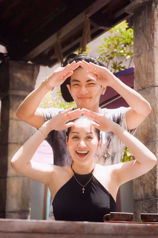 Khanh Thi - Phan Hien tung anh sieu dang yeu khien fan nguong mo