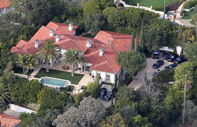 Cận cảnh căn biệt thự chục triệu USD của vợ chồng ngôi sao Becks - Vic.