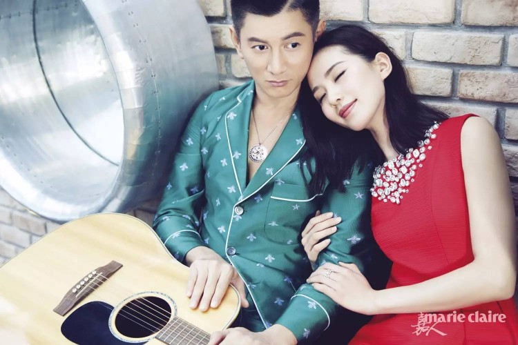 Lưu Thi Thi Lưu Thi Thi - Ngô Kỳ Long cũng là một cặp đôi “phim giả tình thật” nổi tiếng khắp showbiz Hoa ngữ. Trong bộ phim “se duyên” Bộ bộ kinh tâm, Tứ gia và Nhược Hi không thể đến với nhau thì ngoài đời, họ cũng viết nốt cho mình một cái kết hạnh phúc. Năm 2015, Lưu Thi Thi và Ngô Kỳ Long chính thức trở thành vợ chồng hợp pháp và sau đó 1 năm, họ tổ chức đám cưới linh đình ở Bali. Đến nay fan hâm mộ cũng hy vọng “Long - Thi” sớm có tin mừng mang thai để gia đình nhỏ của họ thêm trọn vẹn.