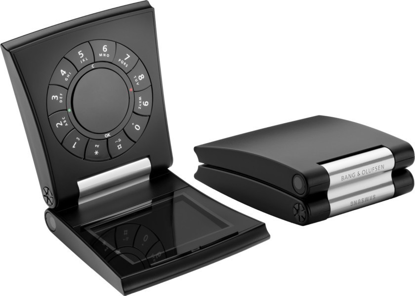 Bang &amp; Olufsen Serene - Máy được thiết kế bởi Bang &amp; Olufsen và sản xuất bởi Samsung. Nó có thiết kế vỏ sò và một động cơ tích hợp để mở và đóng điện thoại. Các tính năng như bàn phím, camera, bộ nhớ của máy cũng đều không được đánh giá cao vì gây ra nhiều bất tiện cho người dùng. Hơn nữa, máy còn được bán kèm một tuốc nơ vít để tháo pin và thẻ SIM.