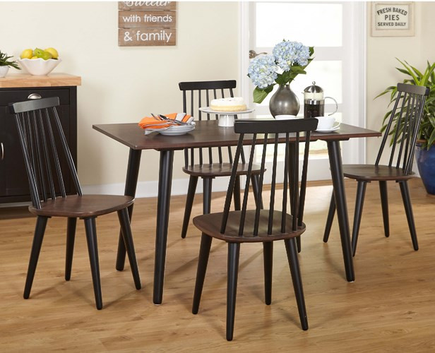 Cạnh bàn và ghế được làm tròn phù hợp với cuộc sống hiện đại đồng thời giữ nó không bị lỗi mốt theo thời gian.