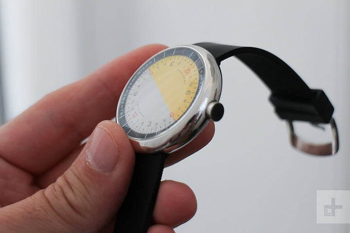 Mặc dù Horizon là hãng đầu tiên sử dụng một đĩa quay duy nhất cho đồng hồ, nhưng máy của nó vẫn được làm ở Thụy Sĩ, đảm bảo chất lượng.