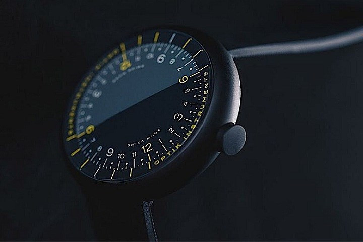 Nếu muốn thử chiếc đồng hồ kỳ lạ này, bạn sẽ mất thêm chút ít thời gian để học cách làm quen với xem giờ kiểu không kim của nó.