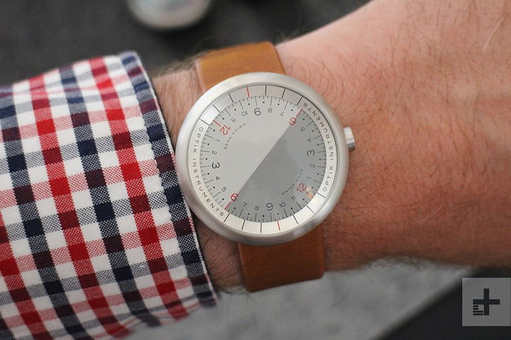 Chiếc đồng hồ đeo tay Optik Instruments Horizon mang đến khái niệm đơn giản táo bạo về quản lý thời gian.