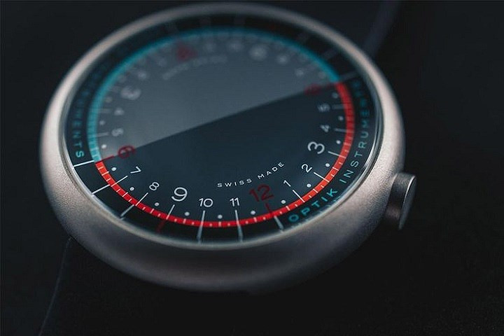 Sản phẩm có khả năng chịu nước ở độ sâu 100m.