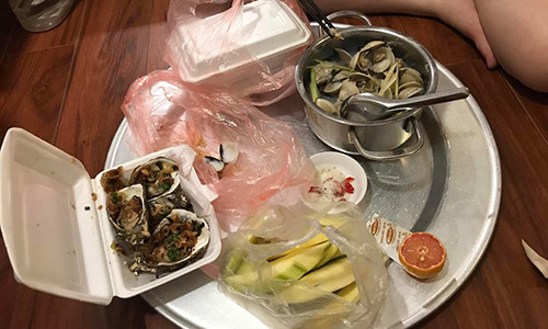 Bua an dem cua vo bau khien dan tinh xuyt xoa ghen ty