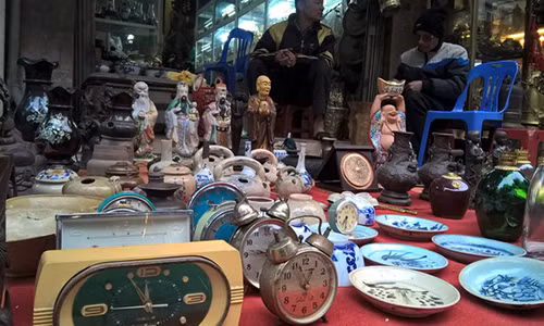 Những món đồ có tuổi đời vài chục năm... Ảnh: HP