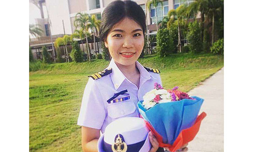 Natchareeya là sinh viên năm thứ ba tại Đại học Suan Sunandha Rajabhat.