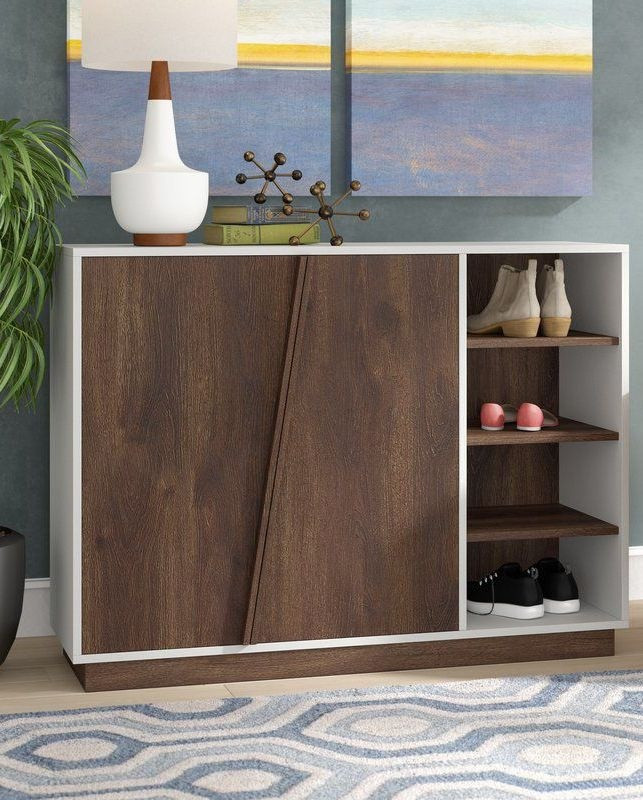 Tủ giày giản dị, vuông vắn giúp lối vào nhà bạn luôn gọn gàng, đẹp mắt.