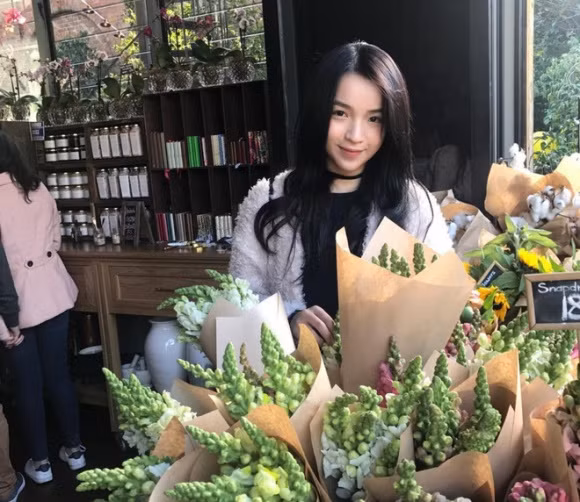 Em trai Phan Thành - Phan Hoàng khéo chọn người yêu xinh như hoa.