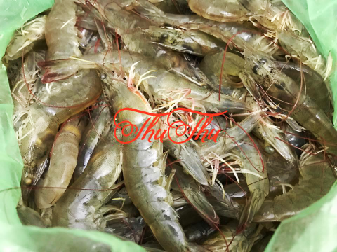 Cách làm Tôm để làm tôm khô nên lựa tôm tươi, đều con. Sau khi mua đem tôm rửa sạch, để ráo. Cho 1/2 chén nước, muối vào nồi nấu sôi cho tan muối. Cho tôm vào đậy kín nắp, nước sôi, mở nắp nồi ra, để lửa vừa, đảo tôm đến khi cạn hết nước. Rang tôm thêm vài lượt cho đến khi tôm khô ráo hẳn.