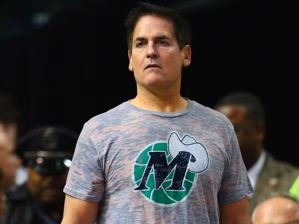 Thể thao cũng là một phần không thể thiếu trong lịch trình của Mark Cuban. Ông từng chia sẻ rằng đều đặn 6 ngày mỗi tuần, ông sẽ dành 1 tiếng để tập các động tác thể dục nhịp điệu, giúp cơ thể khỏe mạnh, dẻo dai hơn.