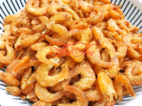Lưu ý: Đầu và vỏ tôm có thể sấy thêm cho thật giòn rồi xay nhuyễn dùng làm muối tôm Tây Ninh rất ngon.