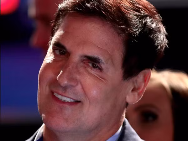 Kết thúc một ngày, tỷ phú công nghệ Cuban thường lắng nghe những nhu cầu từ cơ thể mình. “Nếu quá mệt mỏi, hãy ngủ một chút, không cần cố quá. Tôi luôn sắp xếp lịch làm việc của mình theo một cách linh động nhất có thể. Bởi nếu bản thân kiệt sức, bạn sẽ không thể tạo ra những sản phẩm hoàn hảo”.