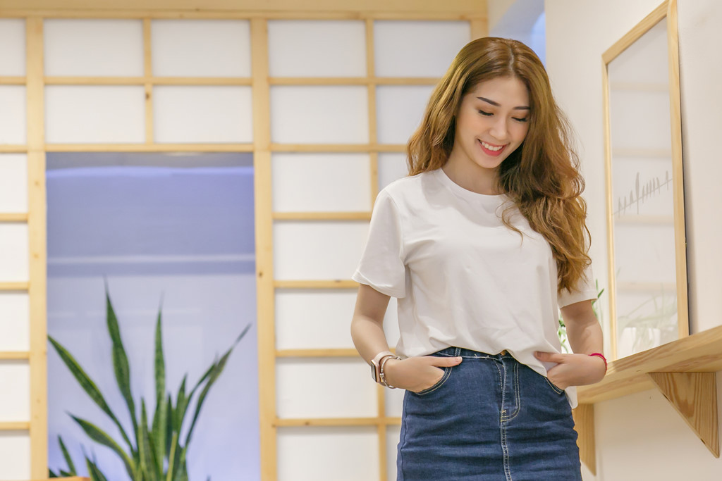 "Khi mình còn là ca sĩ mà bị gọi là hết thời thì phải buồn chứ", nữ ca sĩ chia sẻ. Ảnh: Bá Ngọc.