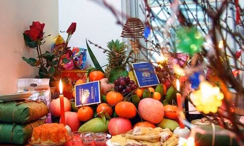 Mâm trái cây trên bàn thờ tùy thuộc vào phong tục của mỗi miền - Ảnh minh họa: Internet