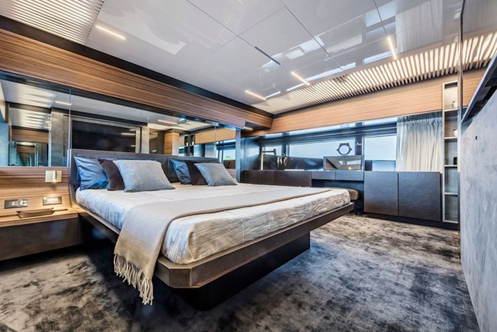 Chiếc du thuyền sang trọng có 5 phòng ngủ sang trọng.