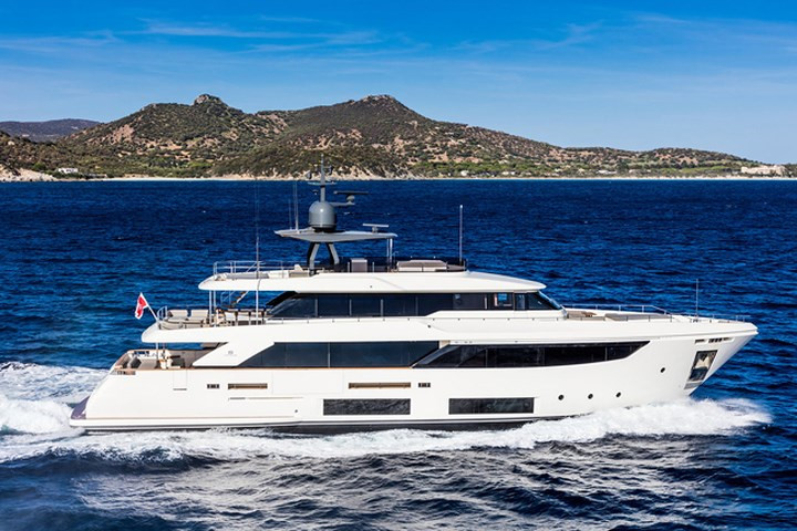 Chiếc The Ferretti Custom Navetta 33 có sức chứa khoảng 10 khách.
