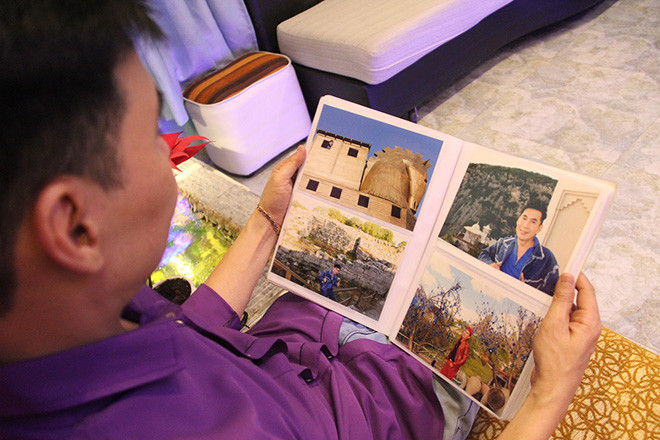 Nam ca sĩ có thói quen lưu giữ các kỷ niệm qua ảnh. Đoan Trường sở hữu 10 cuốn album là các bài bài báo viết về anh từ lúc đi hát đến hiện tại. "Không ít người bảo tôi rảnh, nhưng liệu có ai chắc chắn những đường link hay những hình ảnh đó sẽ trường tồn mãi mãi trên mạng. Còn tôi in ra cất giữ chúng thì không bao giờ mất", anh nói. Bên cạnh đó, các hình ảnh Đoan Trường đi du lịch ở gần 30 quốc gia cũng được anh cất giữ cẩn thận trong những cuốn album.