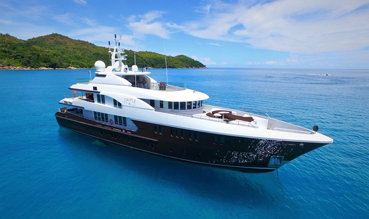 Chiếc Burgess Triple 8 được sản xuất bởi nhà máy đóng tàu Royal Denship nổi tiếng.