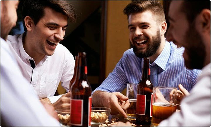 Cùng nhau làm việc: Những thời điểm được nghỉ ngơi, cả hai hãy cùng nhau xem một bộ phim, chơi một trò chơi, cùng nhau hát... để có thể có nhiều chủ đề hơn khi trò chuyện.