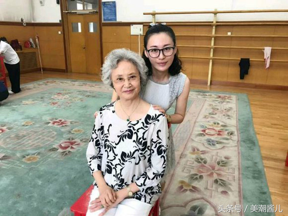 Dương Xuân Hà sống hạnh phúc bên con cháu.