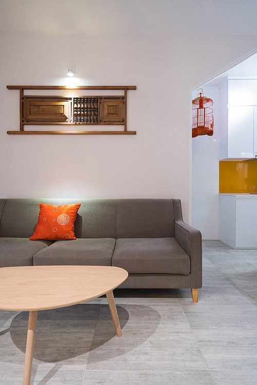 Không giàu có như nàng hậu “chị em”, Ngọc Hân sau nhiều năm lăn lộn cũng mua được cho mình 1 căn nhà mới. Xuất thân từ trường Kiến trúc, Ngọc Hân tự tay trang trí, thiết kế cho mình từng chiếc ảnh, lọ hoa trong nhà.