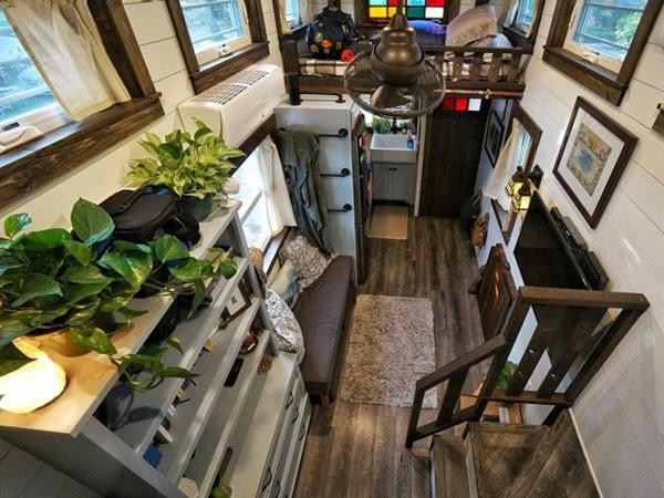 Điều này có nghĩa là họ phải cắt giảm đi những đồ kỷ niệm từ những chuyến du lịch, và đó là điều họ phải đánh đổi.