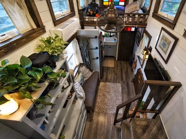 Điều này có nghĩa là họ phải cắt giảm đi những đồ kỷ niệm từ những chuyến du lịch, và đó là điều họ phải đánh đổi.