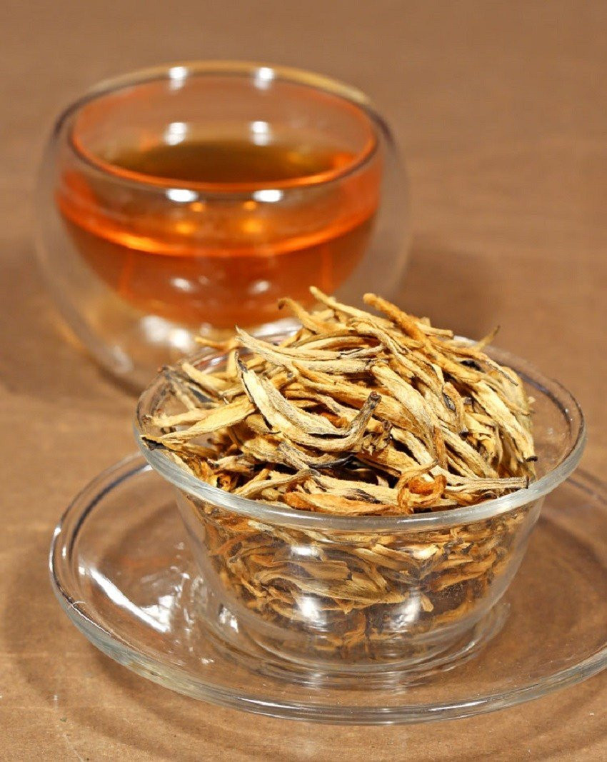 2. TWG Yellow Gold Tea Buds - 3.000 USD/100 gram: Trà là một trong những thức uống tồn tại lâu đời nhất trong lịch sử loài người với nhiều phiên bản riêng biệt ở mỗi nền văn hóa khác nhau. Ảnh: Clickkernews.