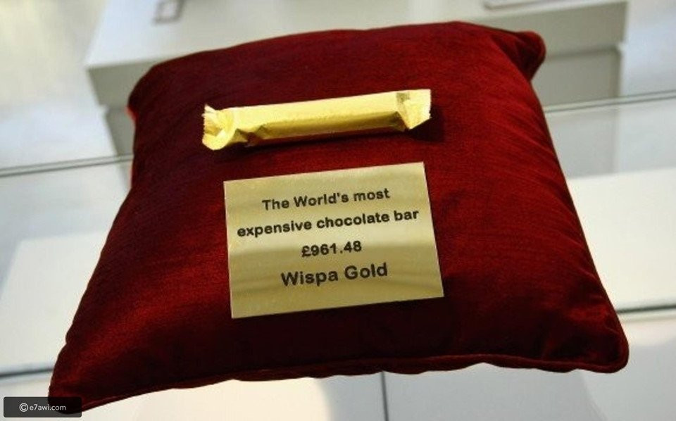 4. Cadbury Wispa Gold Chocolate Bar - 1.600 USD/thanh: Những thanh chocolate Wispa Gold của Cadbury đã bị ngừng sản xuất vào năm 2003 - sau gần 20 năm ra mắt thị trường, nhưng để không phụ lòng những thực khách mến mộ, hãng đã quyết định sản xuất phiên bản đặc biệt trị giá 961,48 bảng Anh (tương đương 1.600 USD)/thanh. Ảnh: E7awi.com.