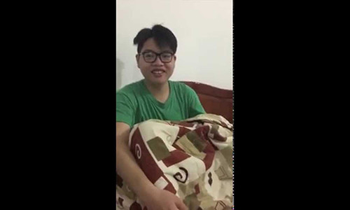 Đức Phúc tập cười giống hot boy.