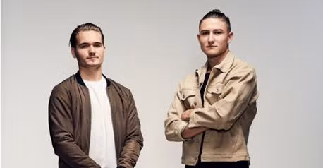 Hai triệu phú 9x Alex Tomic và Nik Mirkovic.