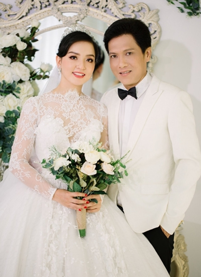 Lễ cưới có sự tham gia của nhiều nghệ sĩ nổi tiếng như NSƯT Ngọc Huyền, Trọng Phúc, Kim Tiểu Long...