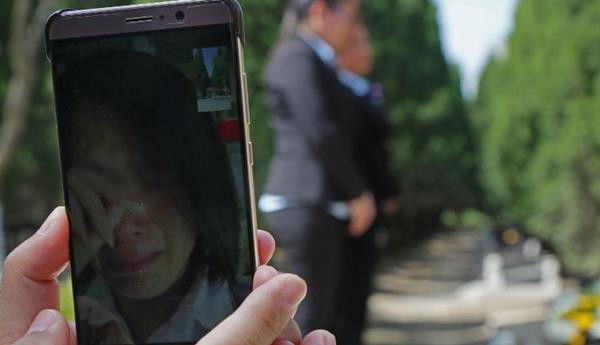 Dịch vụ “tảo mộ thuê” nở rộ ở Trung Quốc.