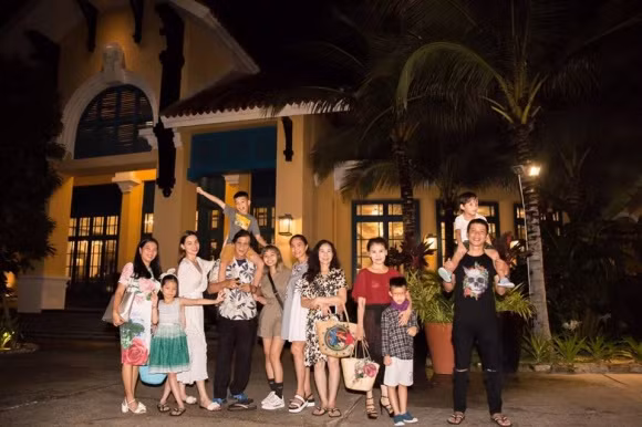 Sau những ngày bận rộn với công việc, Hồ Ngọc Hà đã đưa con trai cùng những người thân trong gia đình đi du lịch ở Phú Quốc.